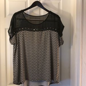 Dressbarn 2X black and white top